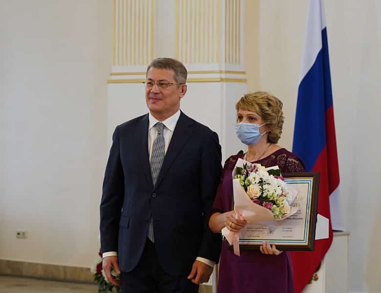 Радий Хәбиров Ауыл хужалығы хеҙмәткәрҙәре көнө уңайынан дәүләт наградалары тапшырҙы
