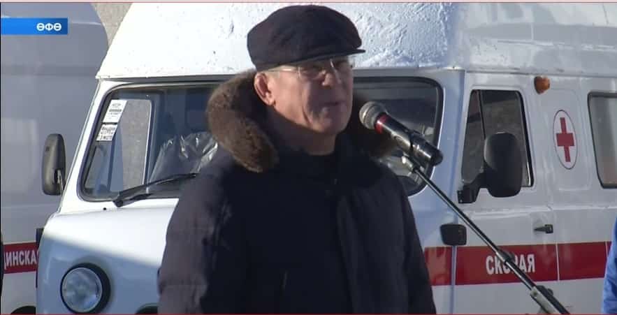 Бөгөн Радий Хәбиров республика дауаханаларына ашығыс ярҙам машиналары асҡысы тапшырҙы