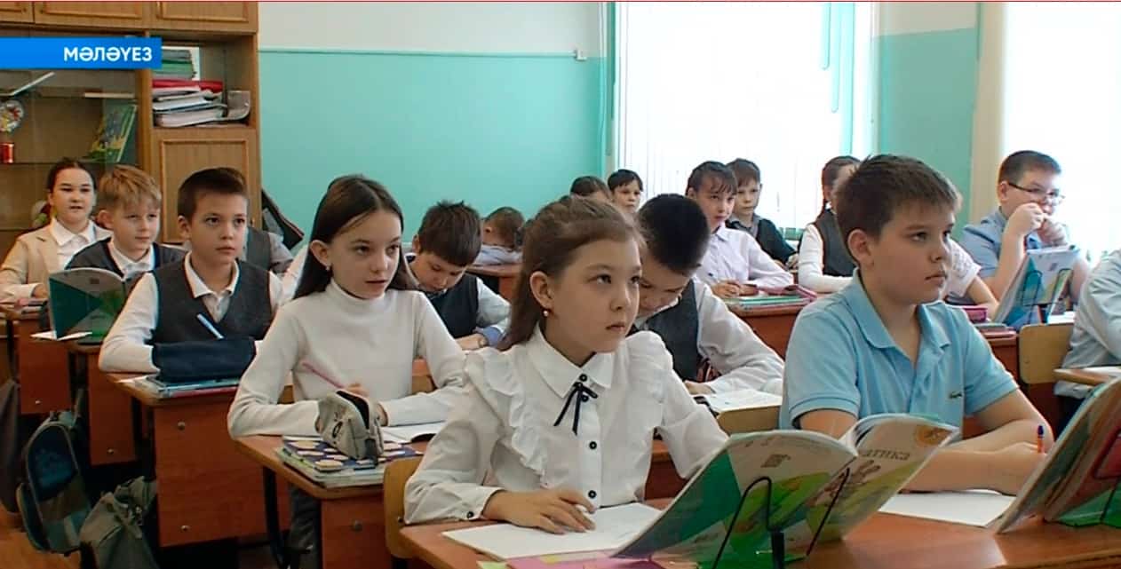 Мәләүез ҡалаһы меценаты ике тиҫтә ғаиләлә тәрбиәләнгән балалрға мәктәпкә йыйынырға ярҙам иткән