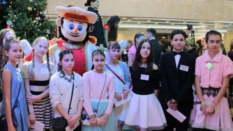 25 декабрҙә Башҡортостан Башлығы һәм Өфө ҡалаһы хакимиәте етәксеһенең шыршы байрамдары уҙа