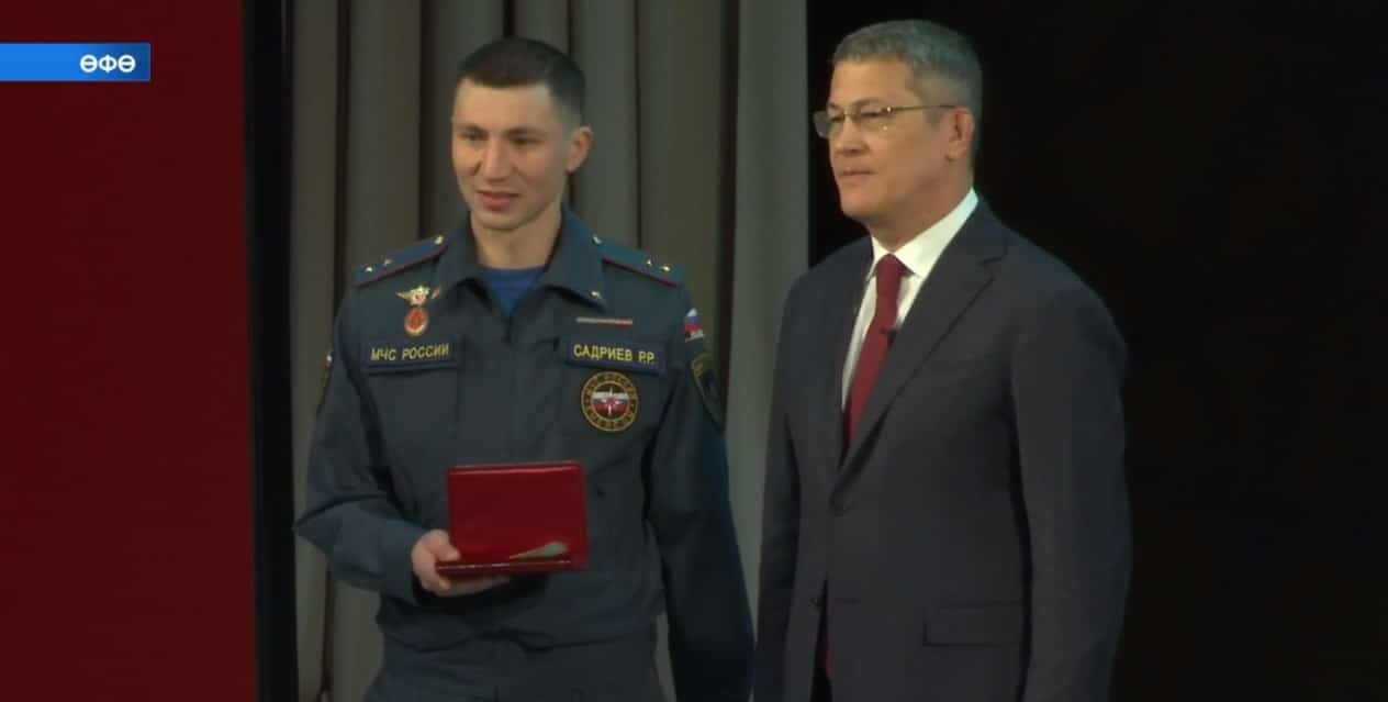 Башҡортостан башлығы Ҡотҡарыусылар көнөнә арналған тантаналы ултырышта ҡатнашты