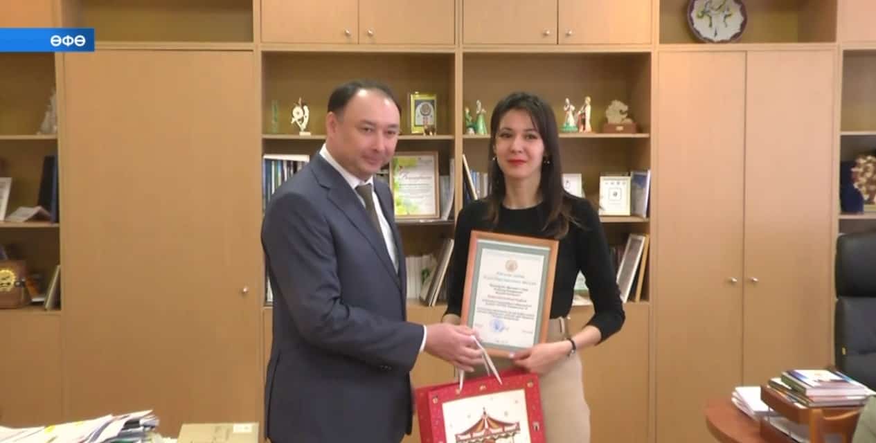 Мәғариф тармағында көнүҙәк темаларҙы әүҙем яҡтырҡан журналистар бүләкләнде