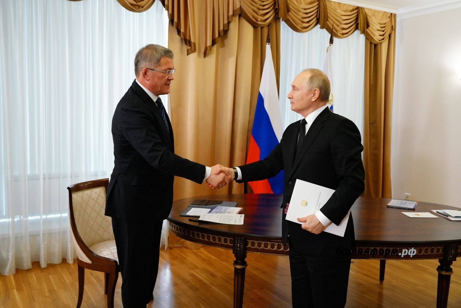 Президент Владимир Путин Мортаза Рәхимовтың Рәсәй тормошондағы ролен билдәләне
