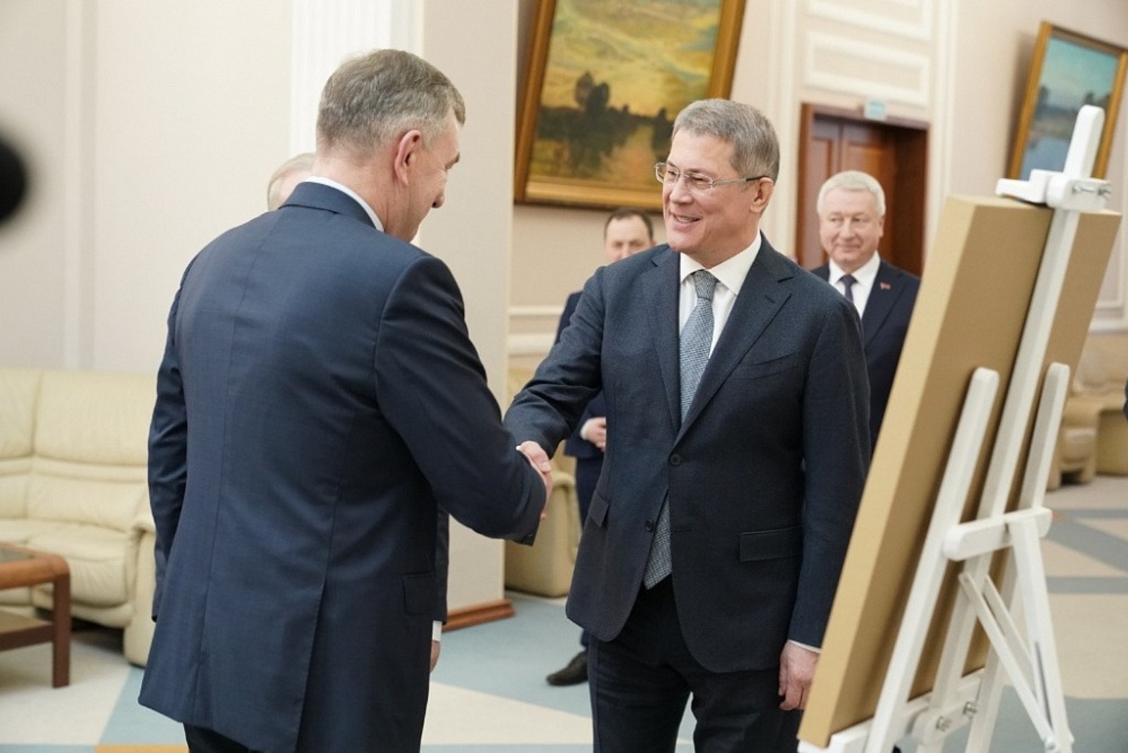 Радий  Хәбиров бөгөн Беларусь  президенты  эштәре  менән  идара итеүсе Юрий  Назаров  менән осрашты