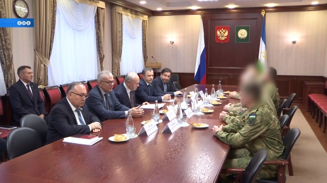 Константин Толкачев Башҡортостандың ирекле батальондар хәрбиҙәре менән осрашты