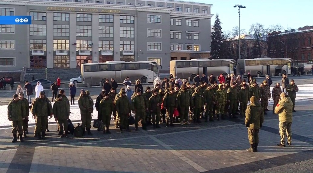Былтыр сентябрҙә мобилизацияға алынған егеттәр бөгөн махсус транспорт менән ялға ҡайтты
