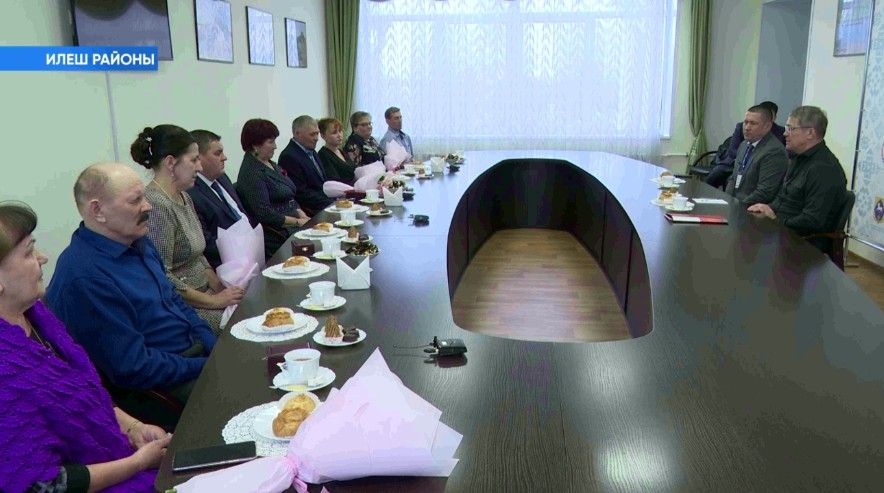 Башҡортостан башлығы Илеш районында СВО-ла һәләк булған егеттәрҙең ата-әсәләре менән осрашты