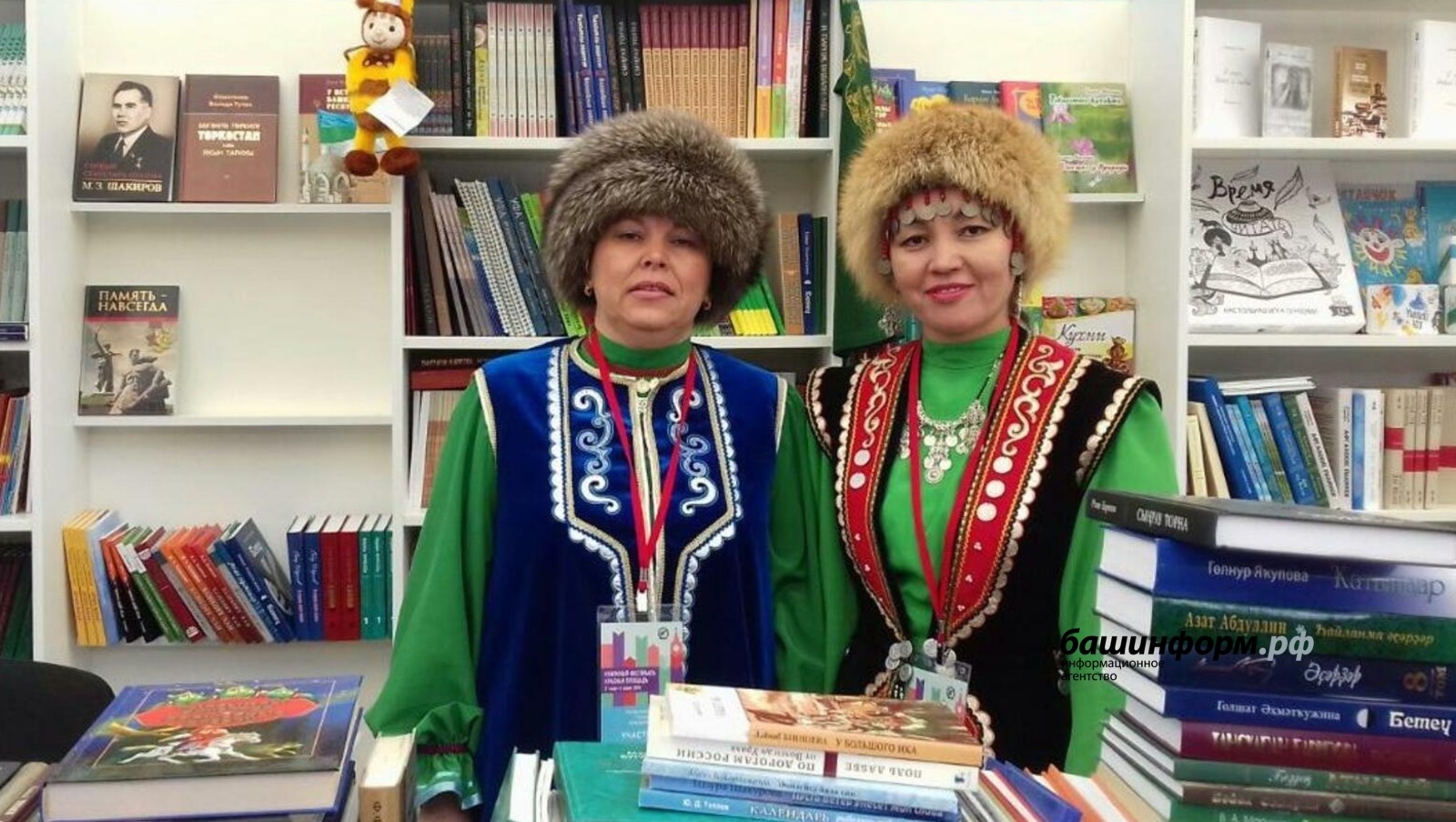 Бөгөн халыҡ-ара китап бүләк итеү көнө билдәләнә