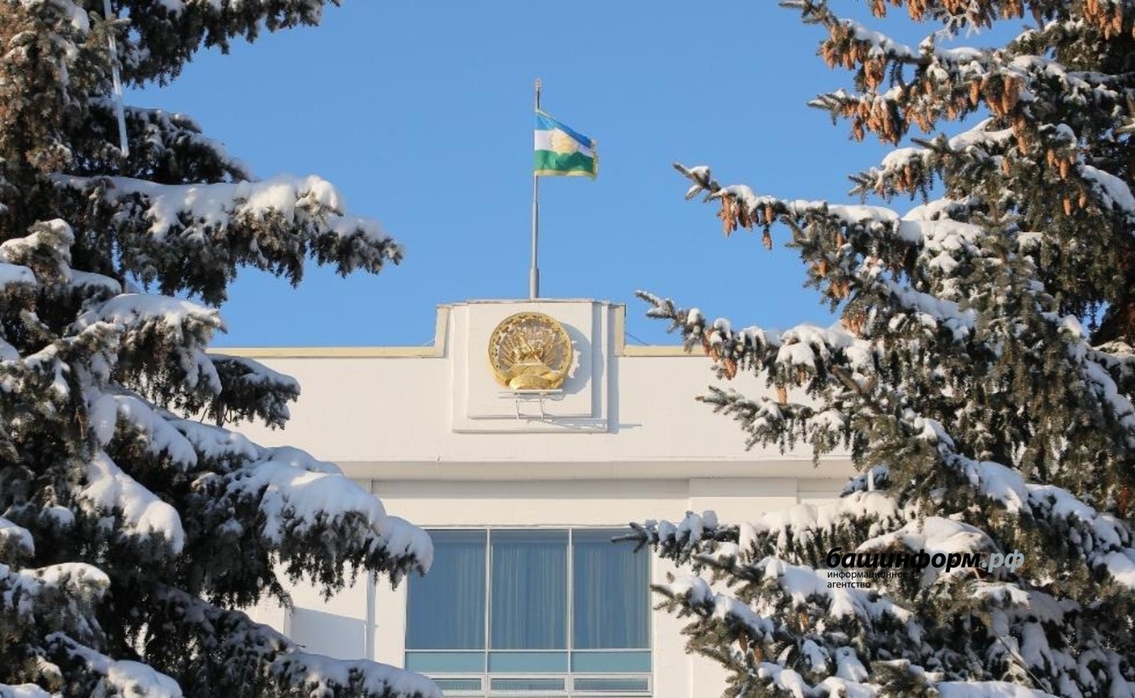 Республикала ике гимназияға беренсе президент Мортаза Рәхимовтың исеме бирелә