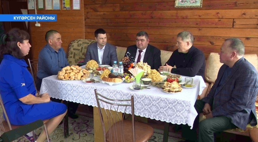 Радий Хәбиров СВО барышында геройҙарса башын һалған Айҙар Айытҡужиндың ата-әсәһенең хәлен белеште