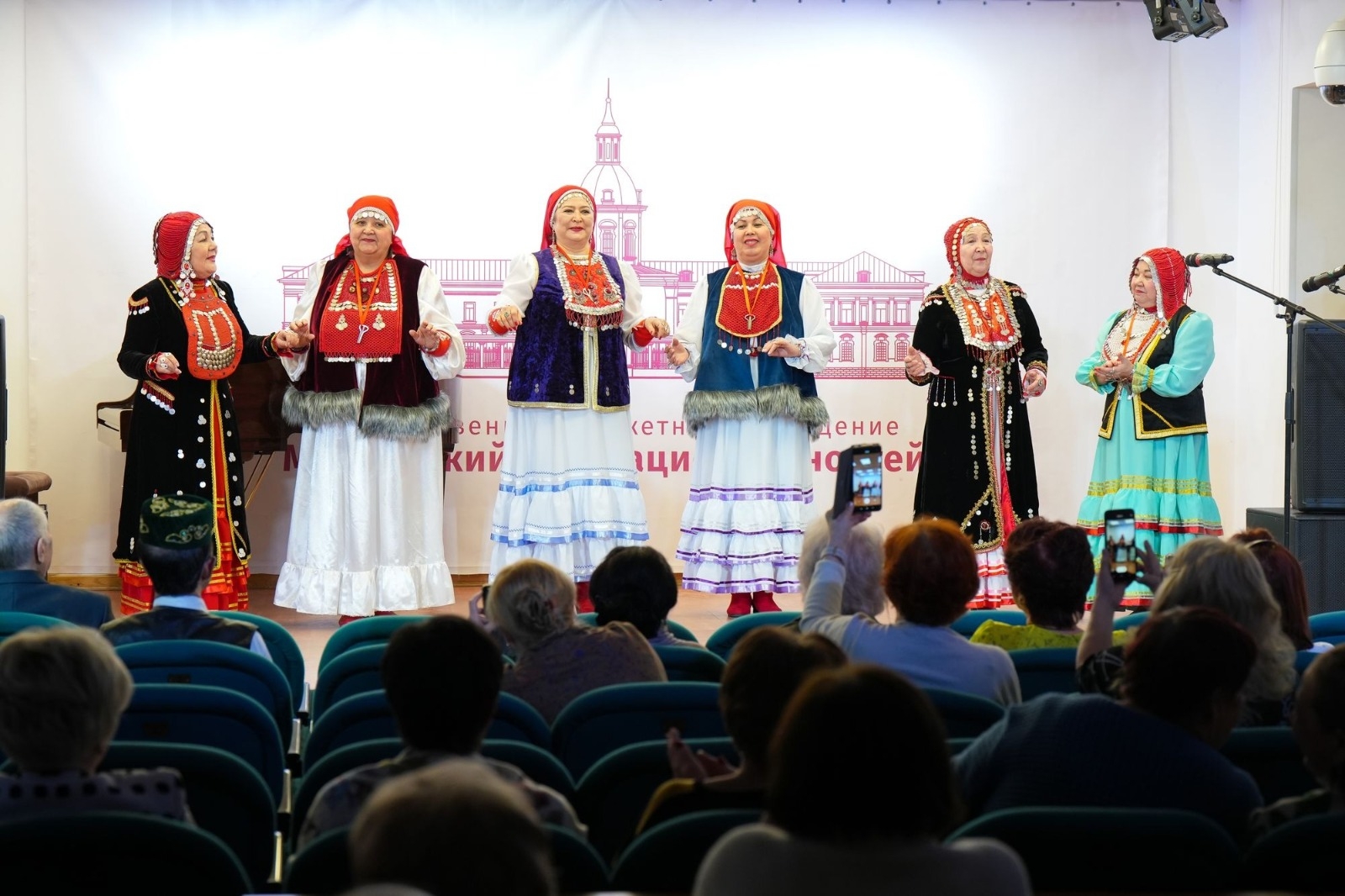 Мәскәү ҡалаһынан “Сәсән” ижад коллективына халыҡ исеме бирелде