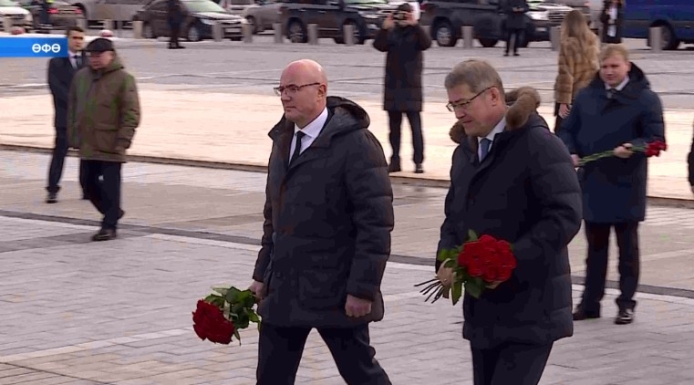 Дмитрий Чернышенко менән Радий Хәбиров Совет майҙанында булды