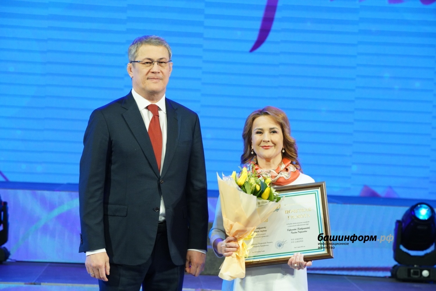 Өфөлә  гүзәл  заттарҙы  тәбрикләнеләр