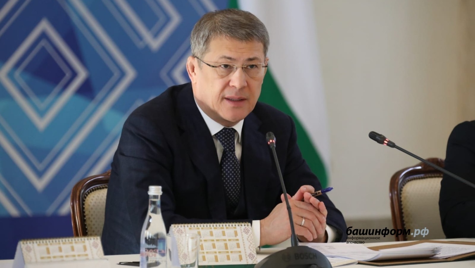 Радий Хәбиров Башҡортостан мәғариф өлкәһенә ҡағылышлы мөһим документтарға ҡул ҡуйҙы
