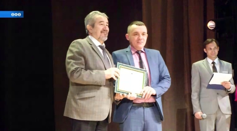 Өфөлә торлаҡ-коммуналь хужалыҡ хеҙмәткәрҙәре көнө уңайынан тармаҡ хеҙмәткәрҙәре тәбрикләнде