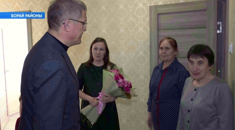 Радий Хәбиров махсус хәрби операцияла һәләк булған Илнур Имаевтың ғаиләһе менән осрашты