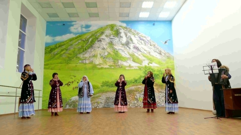 Радий Хәбиров мәҙәниәт учреждениелары хеҙмәткәрҙәренә ярҙам саралары тураһындағы указға ҡул ҡуйҙы
