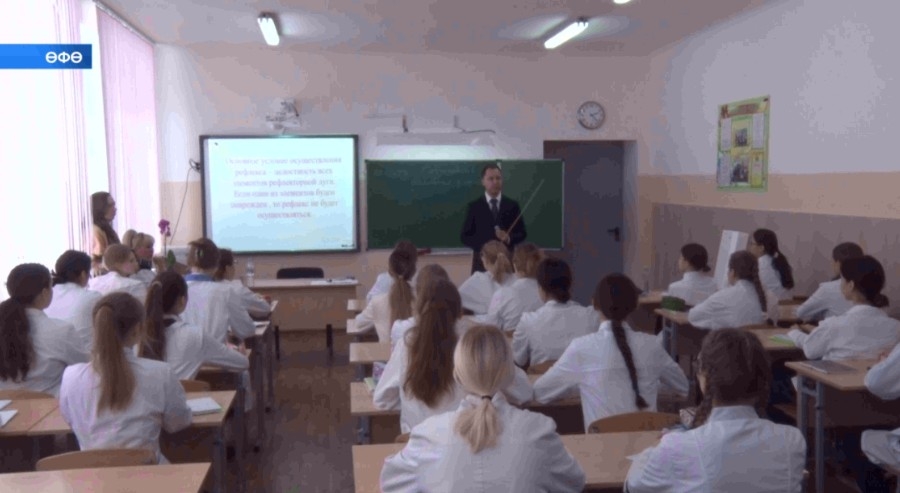 Башҡортостан Һаулыҡ һаҡлау министры «Чиновник һөнәрен алыштыра» акцияһында ҡатнашты
