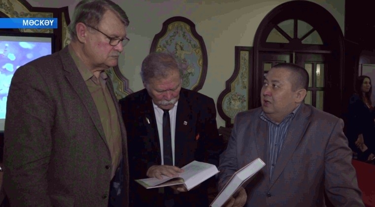 Мәскәүҙә «Ағиҙелдән» 100 хикәйә» тип аталған ике томлыҡ китаптың презентацияһы үтте