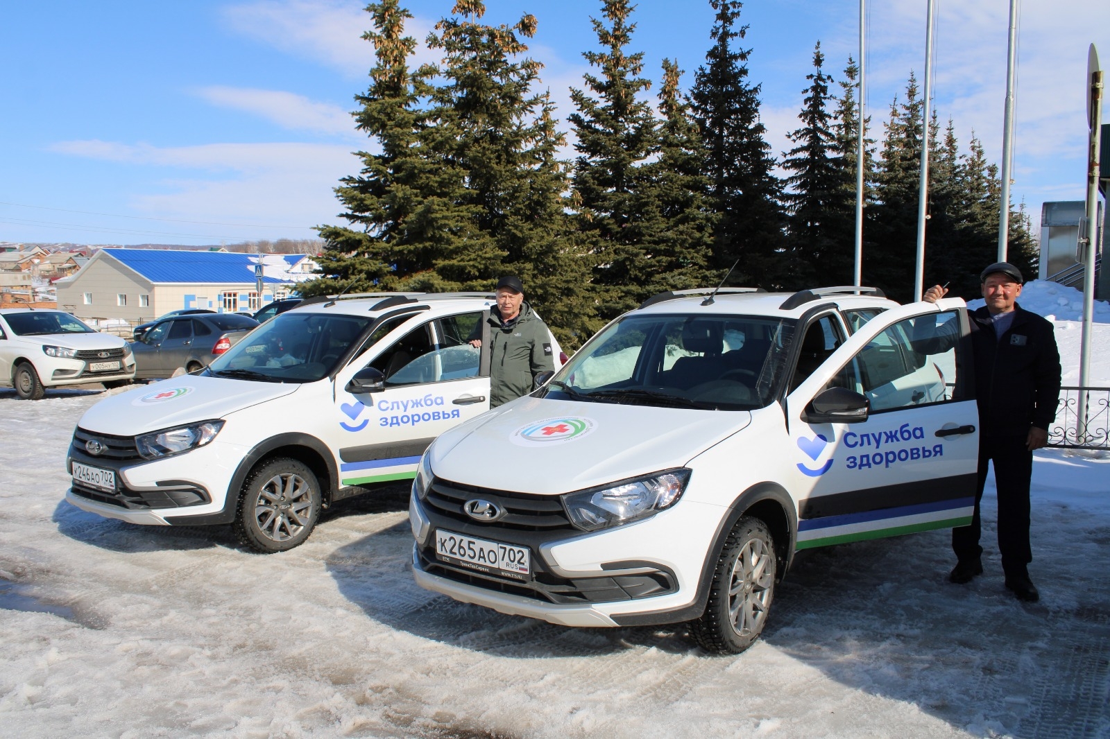 Көйөргәҙе дауаханалары автопаркы яңы медицина машиналары менән тулыланды