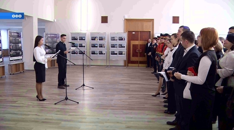Дәүләт Йыйылышы - Ҡоролтай йортонда «Геройҙар һәм ҡаһарманлыҡ» исем аҫтында яңы күргәҙмә асылды