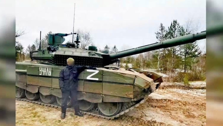 «Прорыв» Т-90М танкына идара иткән Учалы егете яҡташтарына сәләм еткерҙе