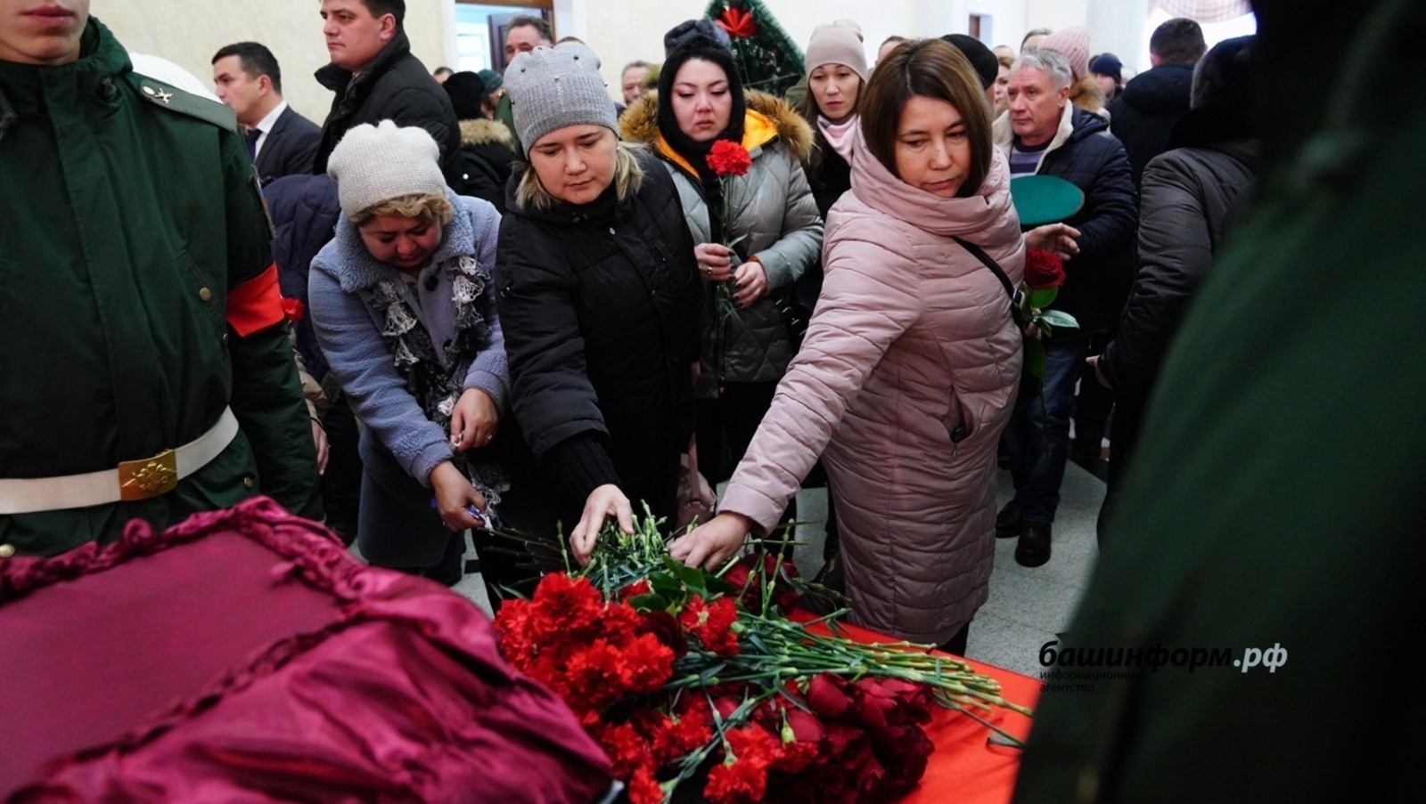 Махсус операцияла һәләк булған геройҙар исеме Өфөлә Еңеү паркында гранит стелала мәңгеләштерелә