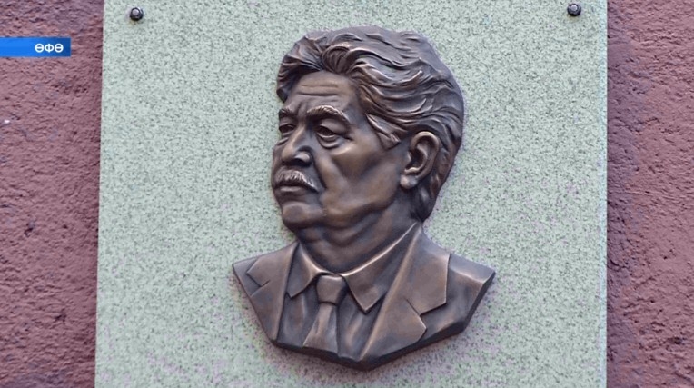 Өфөлә Фәрит Ғәбитовҡа мемориаль таҡтаташ асылды