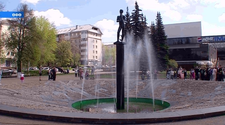 Бөгөн баш ҡалала алты майҙанда фонтандар асылды