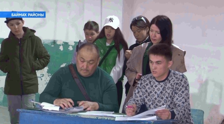 Эльбрус Ниғмәтуллин Баймаҡ районында спорт менән шөғөлләнеүсе үҫмерҙәр менән осрашты