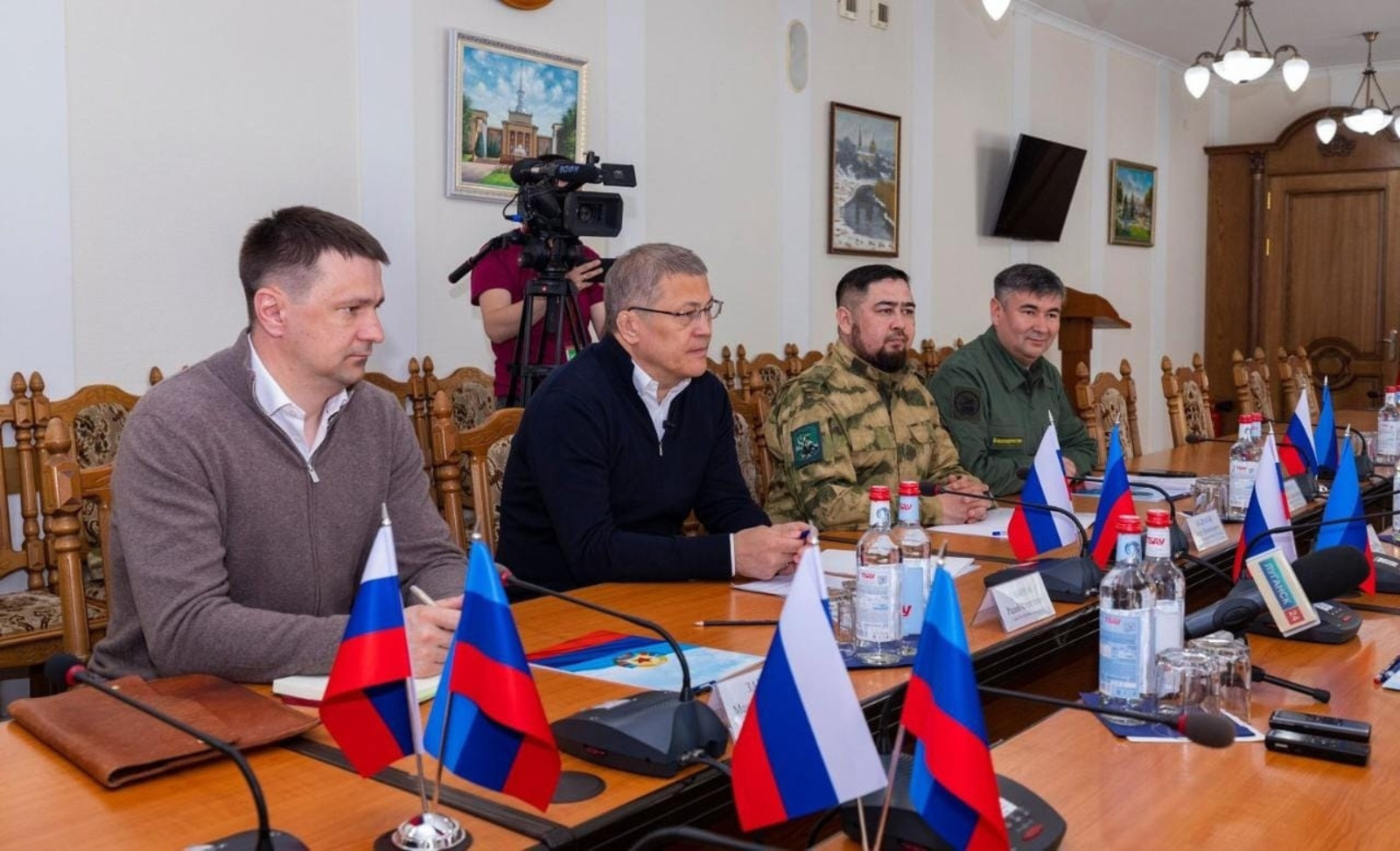 Радий Хәбиров Леонид  Пасечник  менән осрашты
