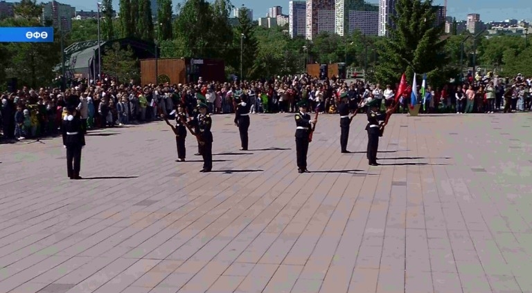 Бөйөк Еңеү уңайынан тантаналы саралар «Ҡашҡаҙан» ял паркында уҙҙы