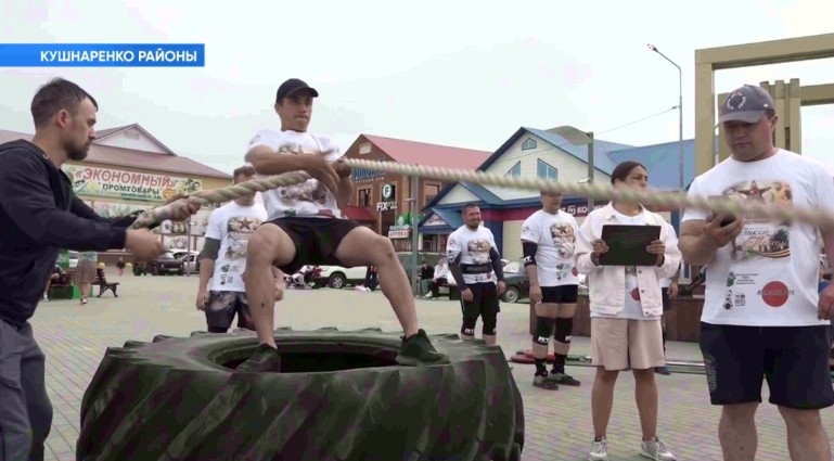 Кушнаренко ауылы үҙәк майҙанында тәүге тапҡыр көс экстримы буйынса турнир уҙғарылды