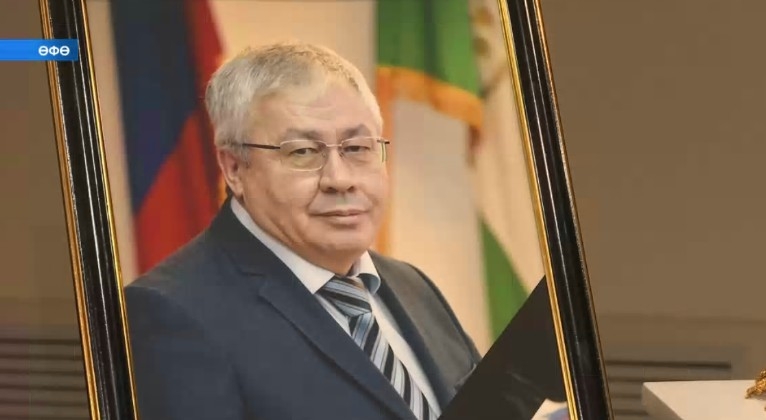 Республика йәмәғәтселеге Әкрәм Ғәниевты һуңғы юлға оҙатты
