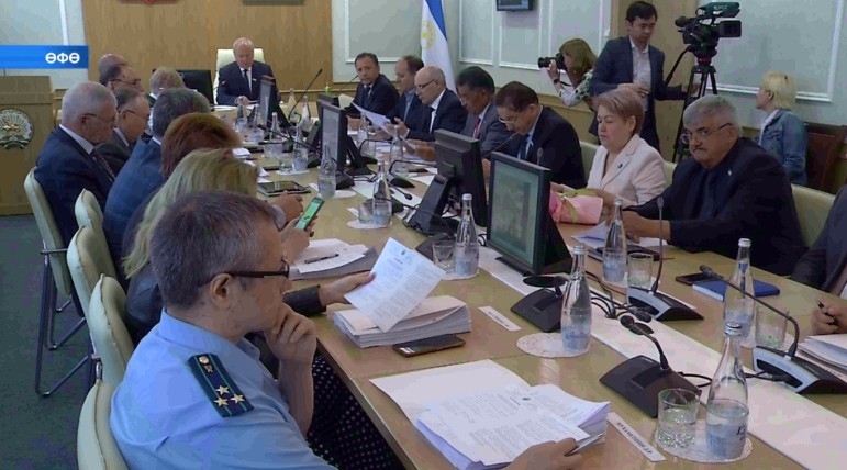 Башҡортостан депутаттары Конституцияға үҙгәрештәр индереү буйынса закон проектын ҡараясаҡ