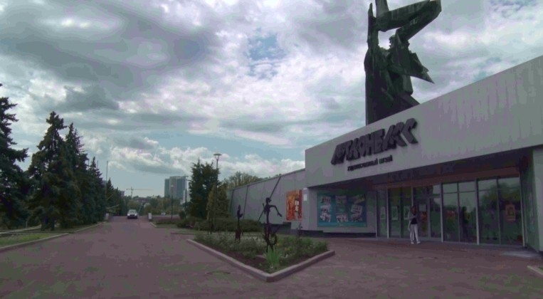 Донецк ҡалаһының «Артдонбасс» художество музейына тәғәйенләнгән электр лампалар барып етте