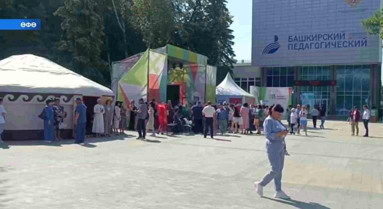 Бөгөн Өфөлә халыҡ-ара «Китап-байрам» йәрминкәһе асылды