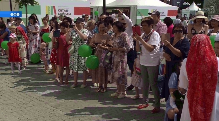 Баш ҡалала Халыҡ-ара «Китап-байрам» йәрминкәһе дауам итә