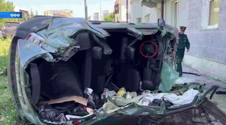 Өфөнөң 8 Март урамында аварияға тарыған Renault Duster хужаһының водитель таныҡлығы булмаған