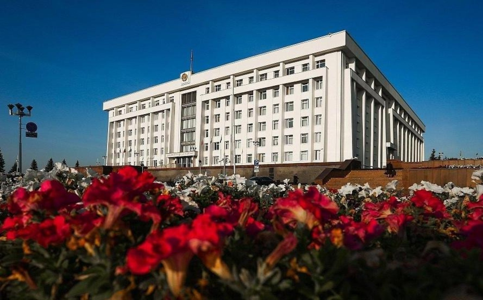 Радий Хәбиров халыҡты  байрам  менән ҡотланы