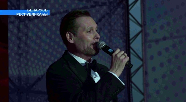 Асҡар Абдразаҡов Минскиҙа Рәсәй көнөнә арналған концертта сығыш яһаны