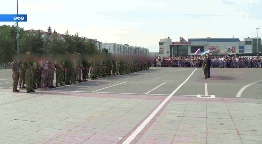 Мобилизацияның тәүге тулҡынына эләккән яҡташтарыбыҙ ике аҙнаға ялға ҡайтып китте