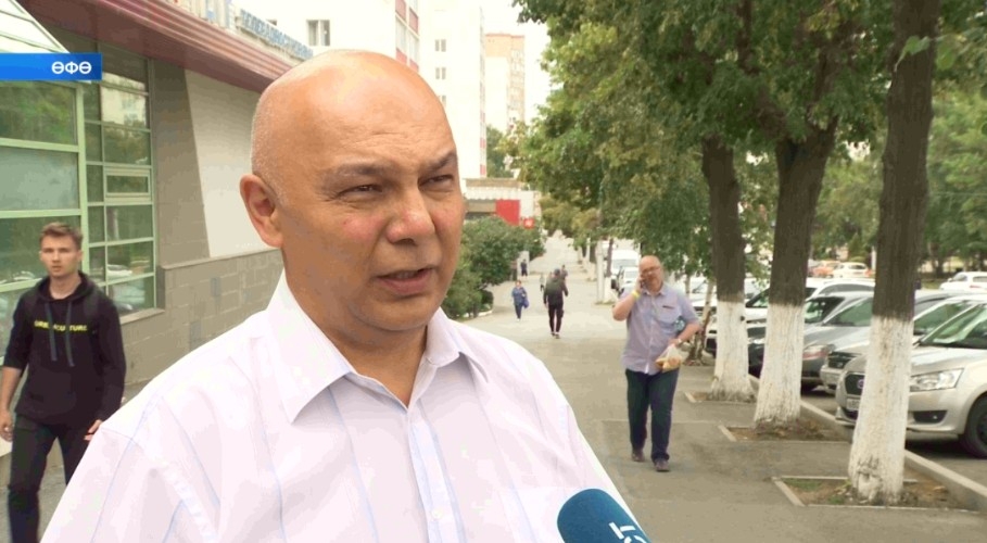 Юлай Моратов: «Әлеге ваҡытта ил сигендә төп дошман менән көрәшеүселәрҙең арҡаһына бысаҡ ҡаҙауға тиң»
