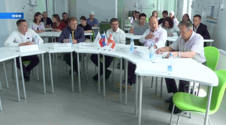 БДМУ-ла урология һәм онкология клиникаһында өҫтөнлөклө проекттарға арналған түңәрәк өҫтәл үтте