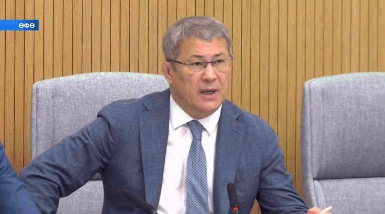 Радий Хәбиров: «Ҡыйыҡ тишек була тороп подъездарҙы матурлау килешмәй»
