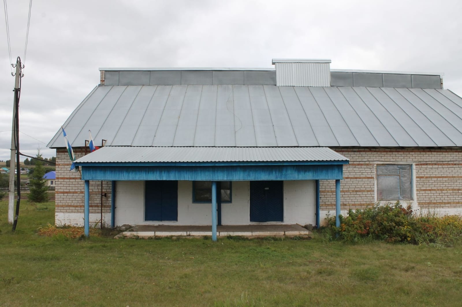 Бүздәк районы Урзайбаш ауылы клубында бағыусылар аҡсаһына ремонт үткәрелә