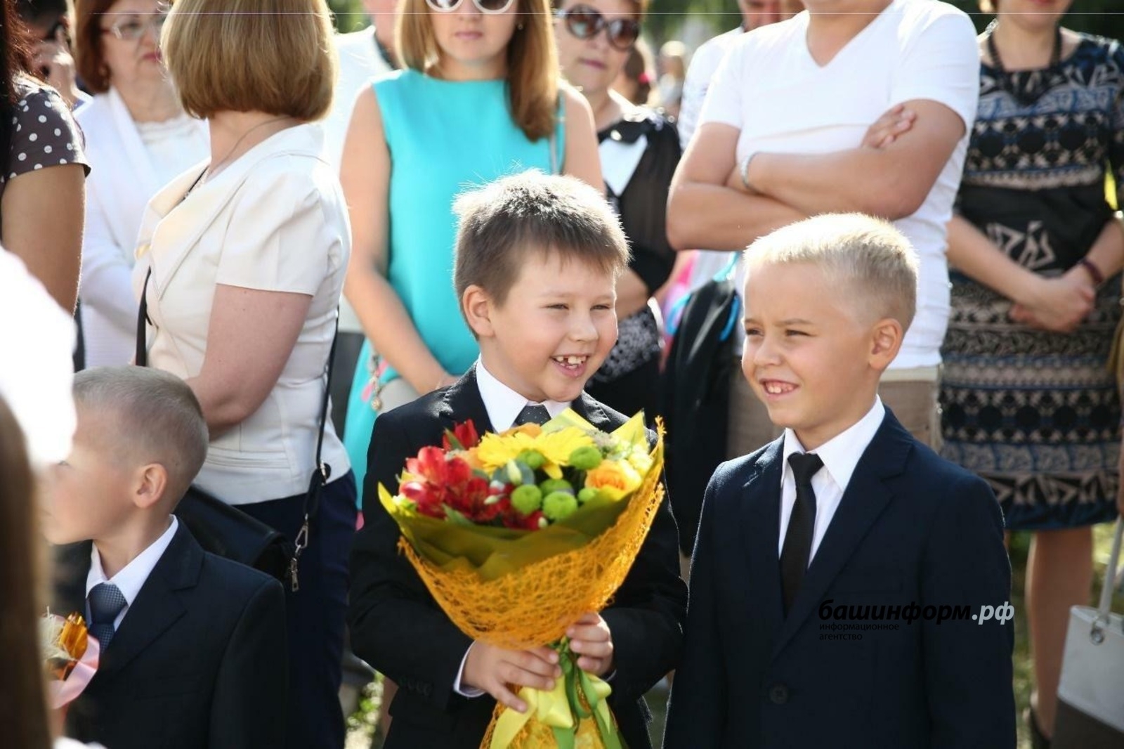 Район һәм ҡала башлыҡтары махсус операцияла ҡатнашыусыларҙың балаларын беренсе класҡа оҙатып барасаҡ