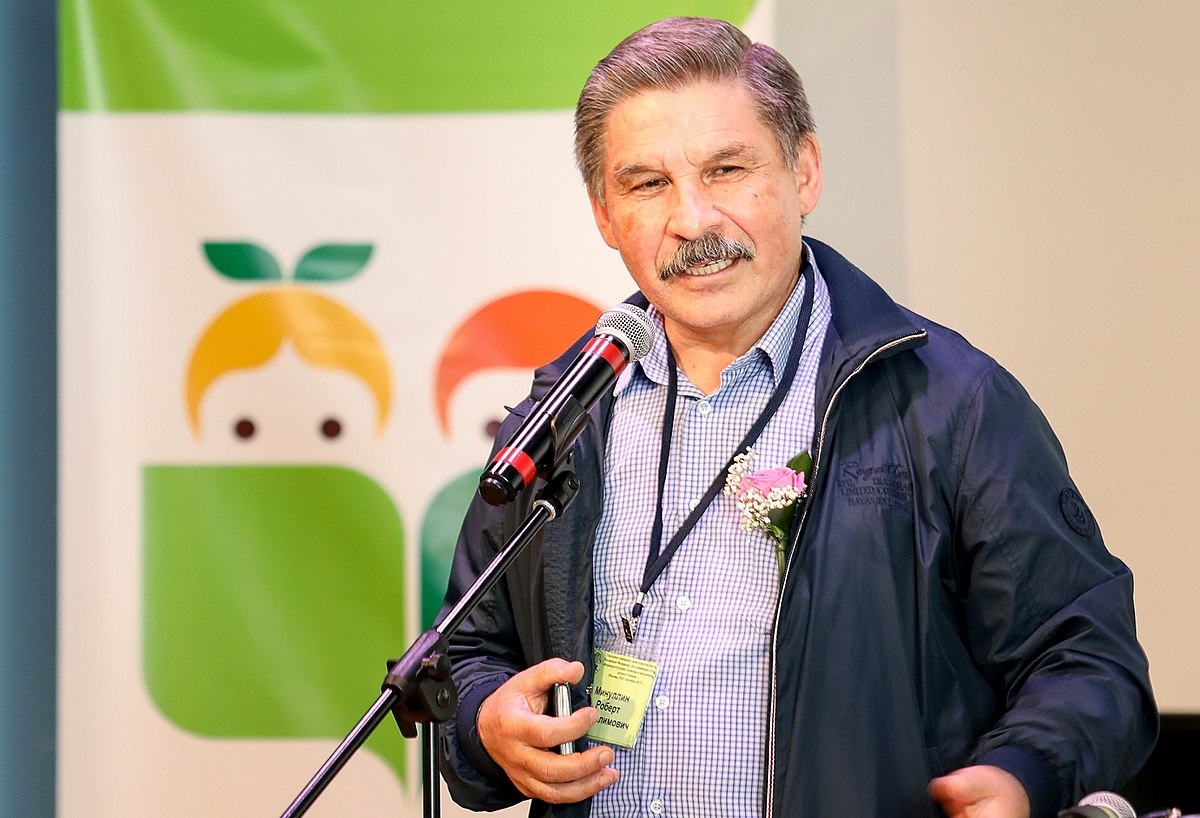 Йәмәғәтселек яҡташыбыҙ, Татарстандың халыҡ шағиры Роберт Миңнуллинды иҫкә ала