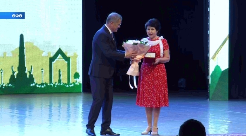 Радий Хәбиров Өфөнөң инвестиция-төҙөлөш комитетын 65 йыллығы менән ҡотланы