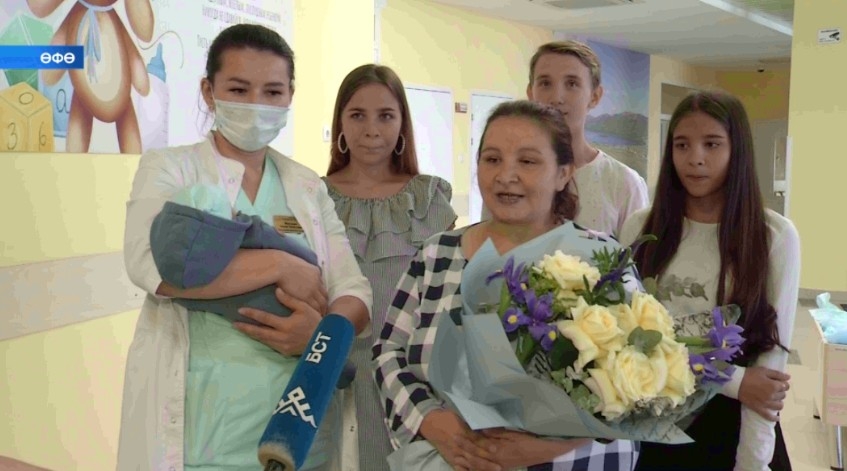 11-се һәм 12-се балалары тыуған әсәләр Республика перинаталь үҙәгенән өйҙәренә ҡайтарылды